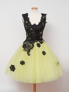 Yellow Ball Gowns Tulle Straps Sleeveless Lace Knee Length Zipper Wedding Guest Dresses