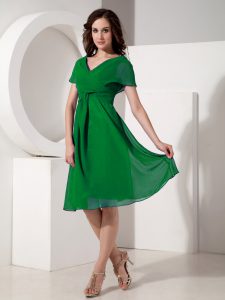 Short Sleeves Chiffon Knee Length Zipper Mother of the Bride Dress in Green with Ruching
