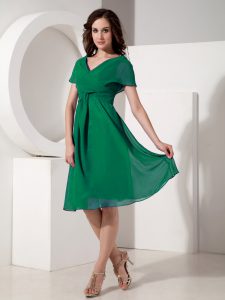 Dark Green Mother of the Bride Dress Prom and Party with Ruching V-neck Short Sleeves Zipper