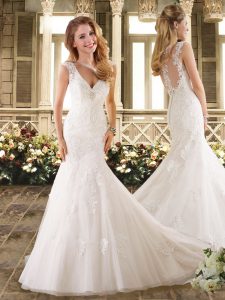Custom Designed Sleeveless Lace Clasp Handle Wedding Dresses with White Brush Train