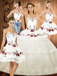 Sweetheart Sleeveless Quinceanera Gown Floor Length Lace and Embroidery White Tulle