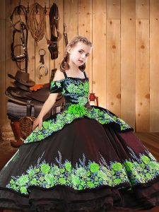 Simple Black Organza Lace Up Little Girls Pageant Dress Short Sleeves Brush Train Embroidery and Ruffled Layers