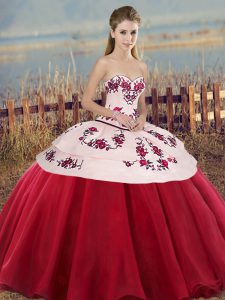 Best Selling White And Red Sweetheart Lace Up Embroidery and Bowknot Sweet 16 Quinceanera Dress Sleeveless