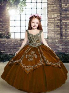 Customized Sleeveless Floor Length Beading and Embroidery Lace Up Pageant Gowns For Girls with Brown