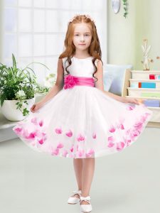 Adorable White Tulle Zipper Toddler Flower Girl Dress Sleeveless Knee Length Appliques and Belt