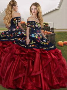 Sleeveless Floor Length Embroidery and Ruffles Lace Up Quince Ball Gowns with Red And Black