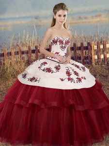 Romantic Sweetheart Sleeveless Quinceanera Dresses Floor Length Embroidery and Bowknot White And Red Tulle