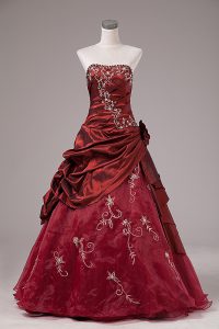 Romantic Burgundy Ball Gowns Beading and Embroidery Quince Ball Gowns Lace Up Organza and Taffeta Sleeveless Floor Lengt