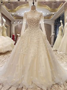 Fine White Long Sleeves Appliques Lace Up Wedding Gowns