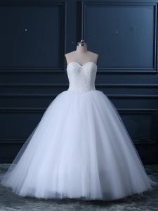 Charming Tulle Sleeveless Wedding Dresses Brush Train and Beading
