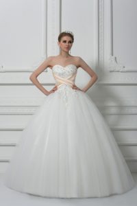 Fitting White Ball Gowns Tulle Sweetheart Sleeveless Beading and Lace Floor Length Lace Up Wedding Gowns