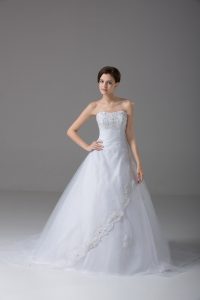 White Tulle Lace Up Wedding Dresses Sleeveless Brush Train Beading and Lace