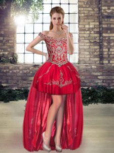 Elegant Sleeveless High Low Beading and Appliques Lace Up Dress for Prom with Red