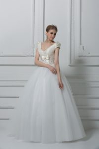 Floor Length Lace Up Wedding Dresses White for Wedding Party with Beading and Appliques and Bowknot