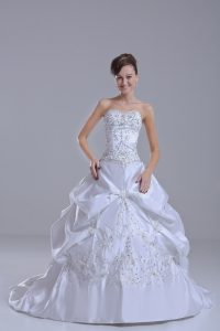 Fashion Sweetheart Sleeveless Taffeta Wedding Dress Beading and Pick Ups Brush Train Lace Up