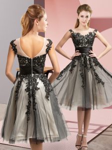 Deluxe Black Tulle Zipper Bridesmaid Dresses Sleeveless Knee Length Beading and Lace