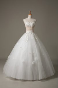 Trendy White Sweetheart Neckline Beading and Appliques Wedding Dresses Sleeveless Lace Up