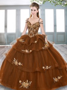 Low Price Sleeveless Floor Length Embroidery Lace Up Quinceanera Gown with Brown