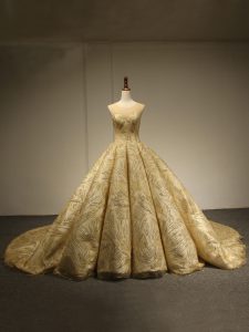 Scoop Sleeveless Brush Train Lace Up Sequins Vestidos de Quinceanera in Gold