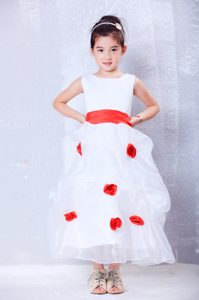 White Scoop Flower Girl Dresses with Hand Flowers in Organza and Taffeta