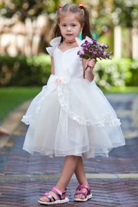 V-neck Child Dresses with Hand Made Flowers in Taffeta and Organza
