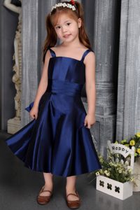 Elegant Navy Blue Straps Child Dresses in Satin and Bow to Tea-length
