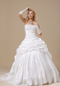 Popular Ruched Ball Gown Wedding Dress with Appliques Decorated and Pick-ups