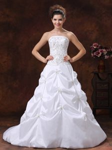 Strapless 2013 Wedding Dress with Embroidery Bodice and Appliques on Promotion