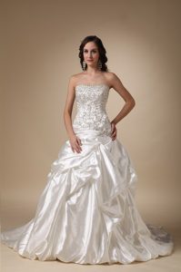 Popular Beaded Lace-up Taffeta Wedding Bridal Gown with Pick-ups under 200