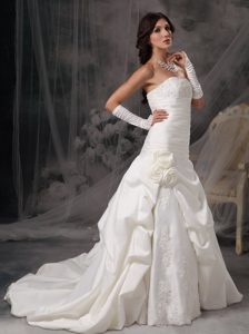 Princess Appliqued Satin 2013 Discount Bridemaid Dress for Church Wedding