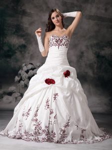 Sexy Taffeta Embroidered Wedding Bridal Gown in White and Red