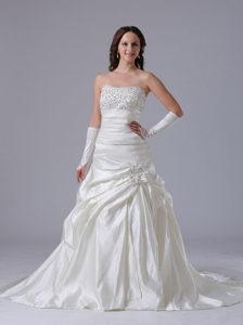 Attractive Ruched and Beaded Appliqued Lace-up Bridal Gown with Court Train