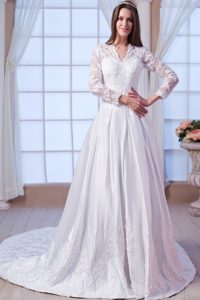 New V-neck Chapel Train Appliqued Wedding Bridal Gown with Long Sleeves