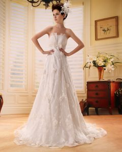 Discount Zipper-up Lace Summer Bridal Gown with Court Train in Ivory