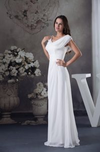 Sleeveless V-neck Long Zipper-up Gorgeous Bridal Dresses in White