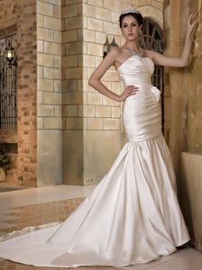 Fashionable Mermaid Champagne Ruched Bridal Dresses with Chapel Train
