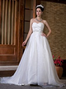Classical Sweetheart Ruched and Beaded Organza Wedding Dresses in White