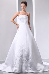 Discount Lace-up Embroidered Satin Spring Wedding Gown in Red and White