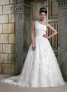 One Shoulder Court Train White Tulle Wedding Dresses with Ruching and Feather