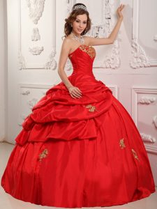Elegant Ball Gown Sweetheart Red Taffeta Quince Dresses with Appliques