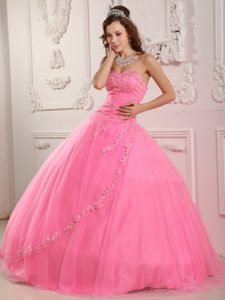 Sweetheart Perfect Tulle Quince Dresses with Appliques in Rose Pink