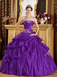 Strapless Taffeta Lovely Ball Gown Purple Sweet 16 Dress with Appliques
