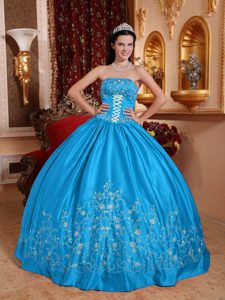 Wholesale Price Teal Ball Gown Strapless Quince Dress with Embroidery in Taffeta