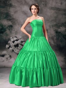 New Ball Gown Strapless Taffeta Quinceanera Dresses with Ruches in Spring Green