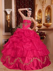 Red Dresses for Quinceanera in Organza with Appliques and Pick-ups