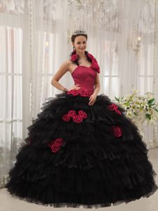 Red and Black Dresses for Quince in Taffeta and Organza with Flowers