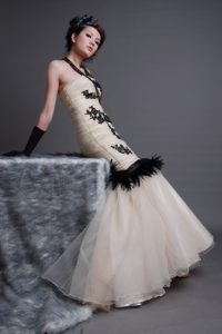 Extravagant Mermaid Strapless Celebrity Dresses in Champagne in Organza
