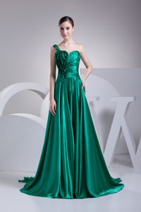 Unique One Shoulder Celebrity Apparel with Ruche and Court Train