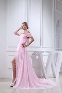 Modest Off-the-shoulder Slitted Celebrity Dresses in Baby Pink in Chiffon