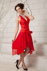 Classical Red Halter Tea-length Zipper-up Chiffon Celebrity Dresses for Prom